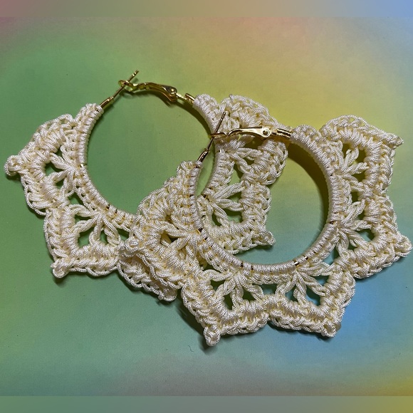CROCHET FLORAL LACE HOOP EARRINGS- CREAM - Picture 1 of 3